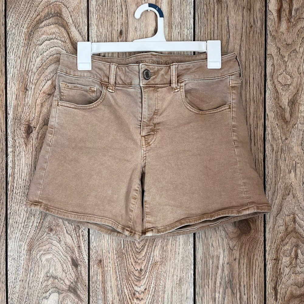 American Eagle khaki shorts